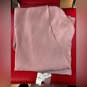 bergdorf goodman agnona h7613 pink scarf made in Italy